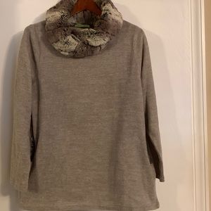 Trisha Tyler, women’s knit top size M